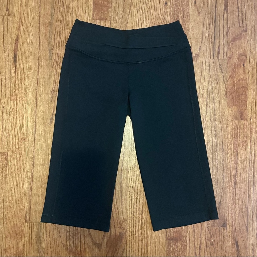 Lululemon Astro black wide leg crop capri knee length leggings size 6